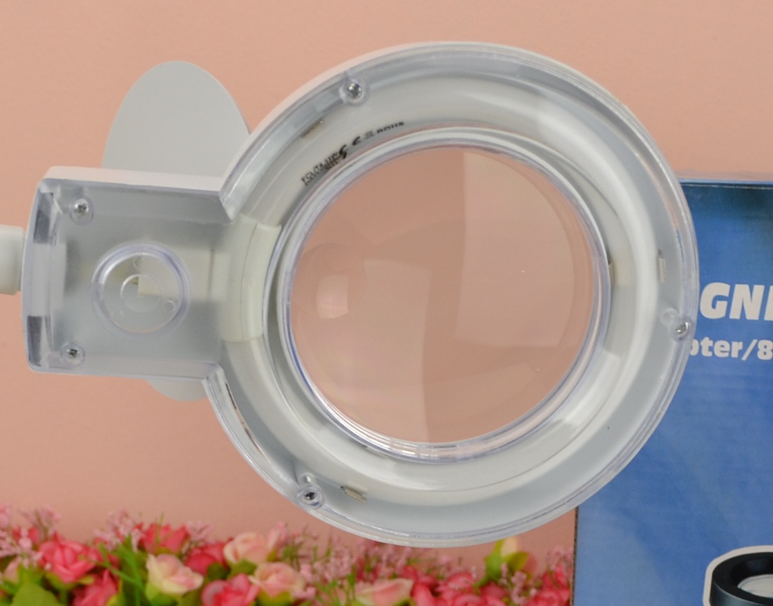 Лупа - лампа профессиональная Magnifier Lamp 8611-D, 3/8 диоптер, электрическая