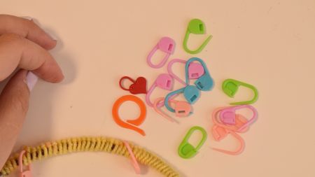 Усе про в'язальні маркери та способи про те, як їх використовувати