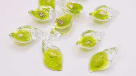 Смоляний кулон Ракушка прозора Салатова із натуральною мушлею у середині, розмір 39 мм