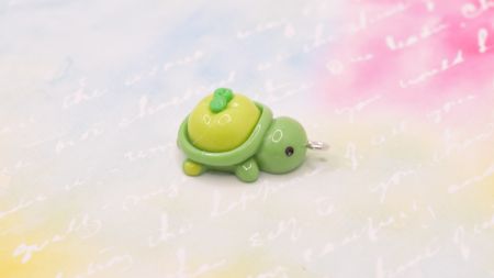 Підвіска , кулон Черепашка Зелена з яблучком 28мм, для обвісів у стилі Kidcore та Y2K, полімерна смола 