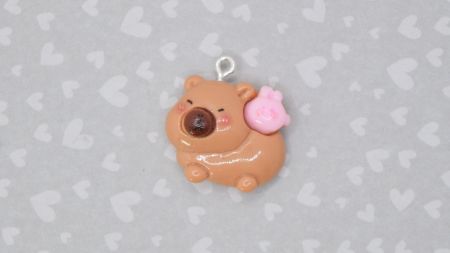 Кулон-підвірка Капібара з рожевим зайчиком 20мм. Аксесуар для біжутерії та обвісів у стилі 2000-х (Y2K), Kidcore. Брелок-фігурка з полімерної смоли для дівчат.