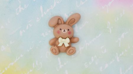 Кабошон Зайчик Кавовий з бантиком 27мм, матовий. Декоративна фігурка Шоколадний зайчик з полімерної смоли для скрапбукінгу, шпильок та кастомізації. Плоска фігурка для творчості.