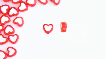 Акрилова намистина Серце колір Червоний з білим, розмір 8 мм