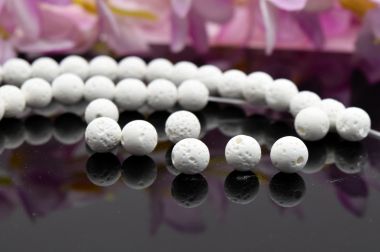 Намистина з лави біла Куля 8 мм, БК-132