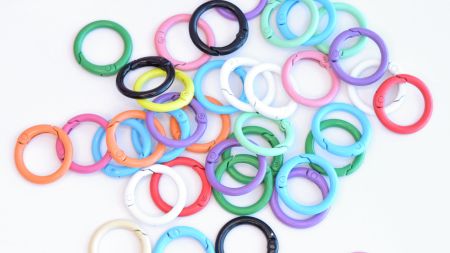 Заготовка для брелока: карабін-кільце круглий, кольоровий (23,5 мм × 3,5 мм)