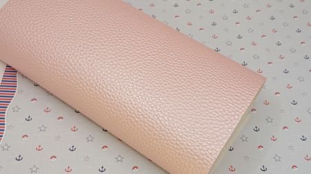 Штучна шкіра для рукоділля , середньозерниста, А4 колір Персиково-Рожевий металік, 1 шт