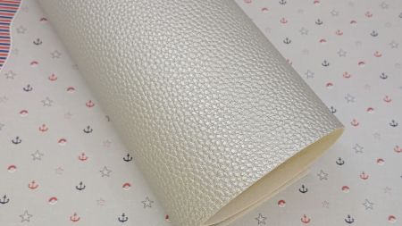 Штучна шкіра для рукоділля , середньозерниста, А4 колір металік Срібло, 1 шт