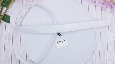 Стрічка еластична, резинка для одягу, білий колір,2 см