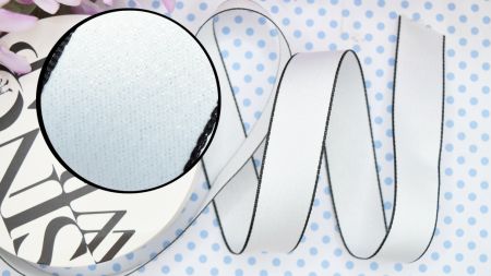 Двостороння стрічка шириною 2,5 см, Біла з блиском та чорним бордюром, 1 м