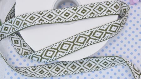 Гобеленова стрічка з українським орнаментом Ромби , колір білій-хакі , 25 мм , 1 м.