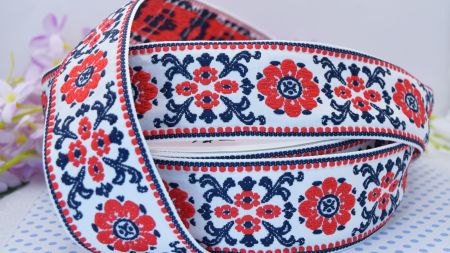 Гобеленова стрічка з українським орнаментом 50 мм Чорно-червоні квіти на білому, 1 м.