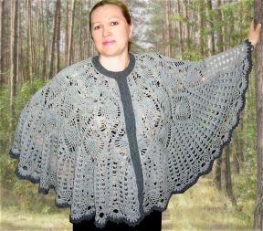 Серое пончо связанное крючком