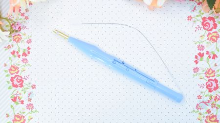 Голка для килимової вишивки товста регульована, коврова голка punch needle блакитна з нитковдівачем для пряжі