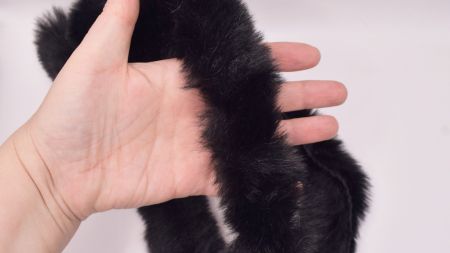 Стрічка зі штучного хутра колір Чорний, ширина 4-5 см, для оздоблення, 1 шт