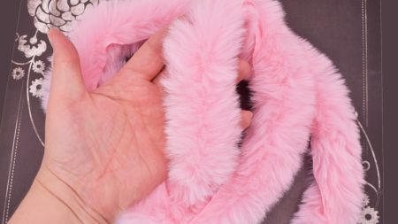 Стрічка зі штучного хутра колір РОЖЕВИЙ , ширина 4-5 см, для оздоблення, 1 шт