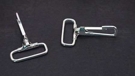 Карабін-гачок металевий для сумок та рюкзаків, проріз 25 мм, дротяний неповоротний (товщина 2.5 мм)