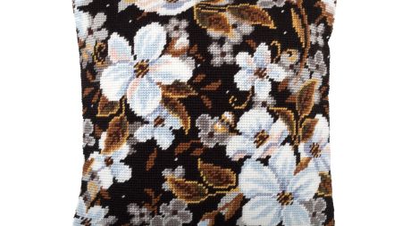 Яблуневий цвіт V-249, ТМ Чарівниця Набір для вишивання декоративної подушки напівхрестом 