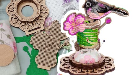 Набір для вишивання бісером гольнички FLK-477 Пташка з квіткою Wonderland Crafts (Чарівна Країна) на дерев'яній перфорованій основі