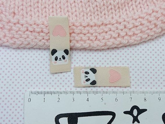 Бирка нашивка для одежды жаккардовая Голова Панды и сердечко, светло персиковая 40мм, 2шт