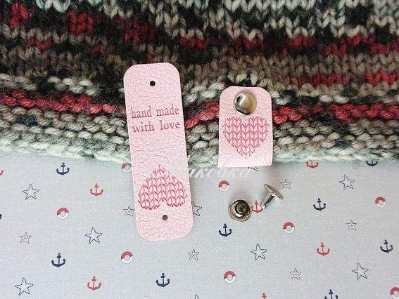 Нашивка шкіряна Hand Made Серце в'язане, рожева 60х20 (30*20мм), 1 шт Нашивка шкіряна Hand Made Серце в'язане, рожева 60х20 (30*20мм), 1 шт