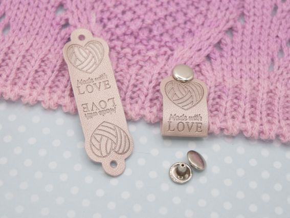 Нашивка кожаная Hand Made with love, сердце-пряжа, Металлик-пудра 66х20 (33*20мм), 1 шт