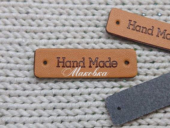 Нашивка шкіряна Hand Made , прямокутна Рудо-Коричнева 38х11мм, 1 шт Нашивка шкіряна Hand Made , прямокутна Рудо-Коричнева 38х11мм, 1 шт