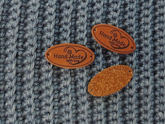 Шкіряна нашивка, бірочка з написом Hand Made with love Серце, овальна Коричнева розмір 32х16мм, 1 шт