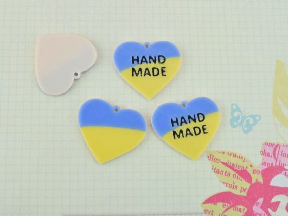 Пластикова підвіска-нашивка , бірочка Сердечка жовто-блакитні та Hand Made, пластикові, 4 шт