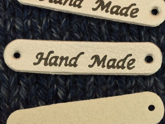 Нашивка шкіряна 48х10 мм Hand Made СРІБЛО прямоугольно-овальна 1 шт Нашивка шкіряна 48х10 мм Hand Made СРІБЛО прямоугольно-овальна 1 шт