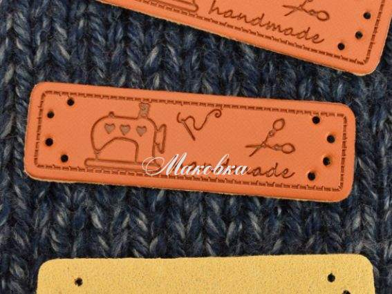 Нашивка кожаная Hand Made, Швейная машинка и ножницы, 50х15мм, 1 шт Нашивка кожаная Hand Made, Швейная машинка и ножницы, 50х15мм, 1 шт