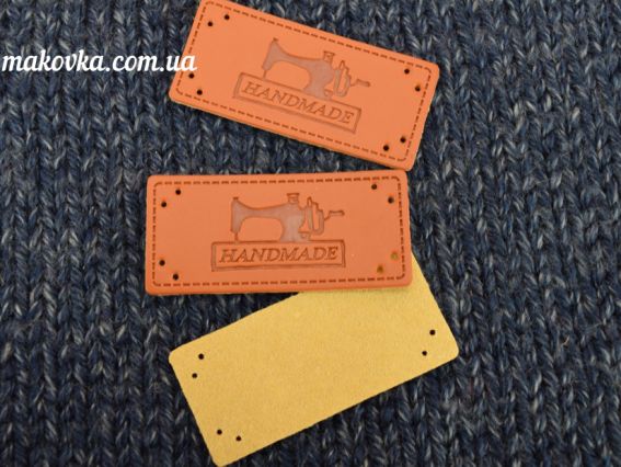 Шкіряна нашивка, бірочка з написом Hand Made та швейною машиною, прямокутна, розмір 55х25мм, 1 шт.