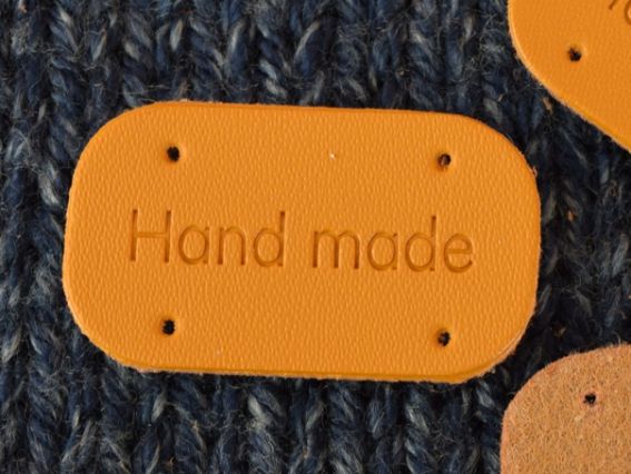 Нашивка кожаная Hand Made, овал РЫЖАЯ, 38х21мм, 1 шт Нашивка кожаная Hand Made, овал РЫЖАЯ, 38х21мм, 1 шт