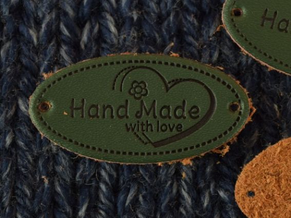 Шкіряна нашивка, бірочка з написом Hand Made with love Серце, овальна Темно-зелена, розмір 32х16мм, 1 шт