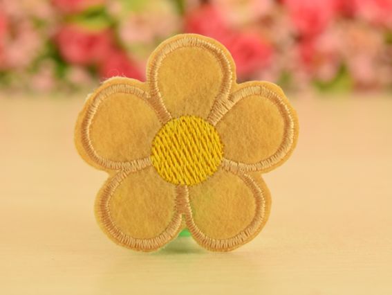 Термо-аппликация Цветок 5 лепестков , бежевый, 1 шт Термо-аппликация Цветок 5 лепестков , бежевый, 1 шт