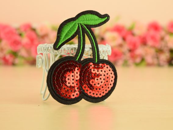 Термоаппликация Две вишни с пайетками 7,5 х 6,5 см, красный, 1 шт Термоаппликация Две вишни с пайетками 7,5 х 6,5 см, красный, 1 шт