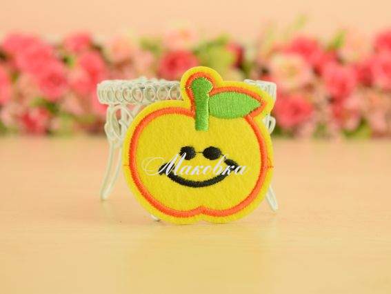 Термоаппликация Яблоко веселое 5,3 х 5,2 см, желтый, 1 шт