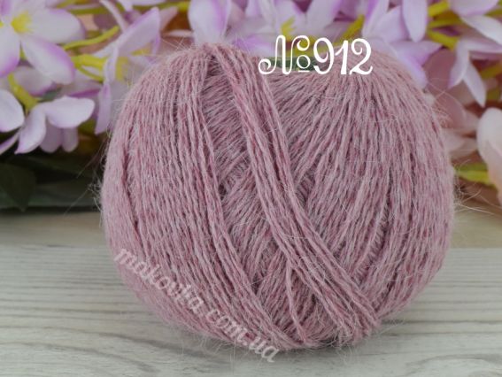 912 запорошена троянда