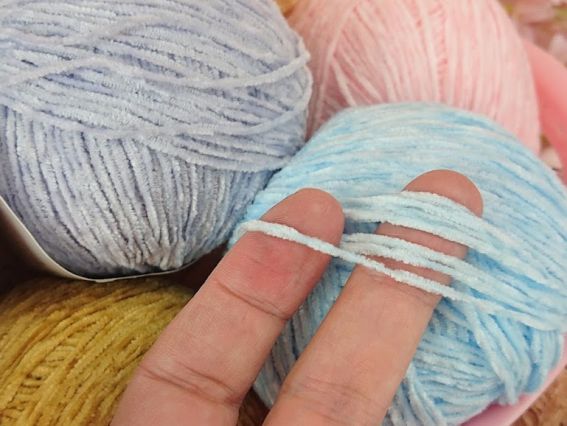 Пряжа Пафі Аванті Puffy Avanti тонкі  велюрові плюшеві нитки для в'язання