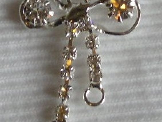 Подвеска Бантик с камушками Подвеска Бантик с камушками