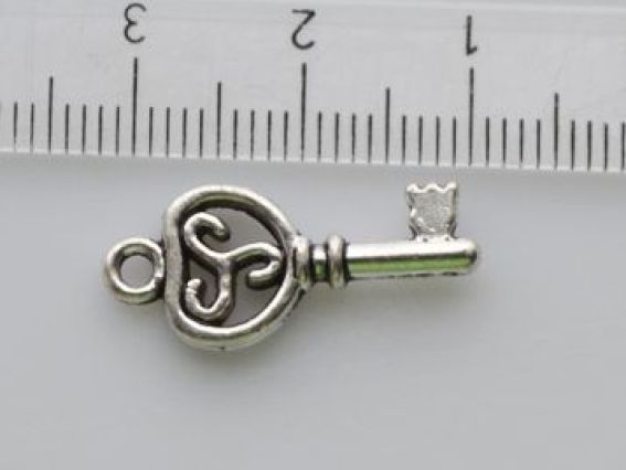 Підвіска (шарм) металева Ключ №3 колір античне срібло 1 шт