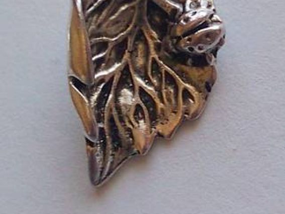 Подвеска Лист с жучком Подвеска Лист с жучком