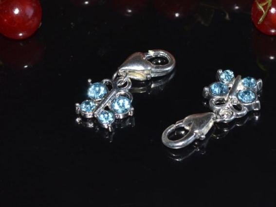 Подвеска с карабином Бабочка с голубыми стразами Подвеска с карабином Бабочка с голубыми стразами