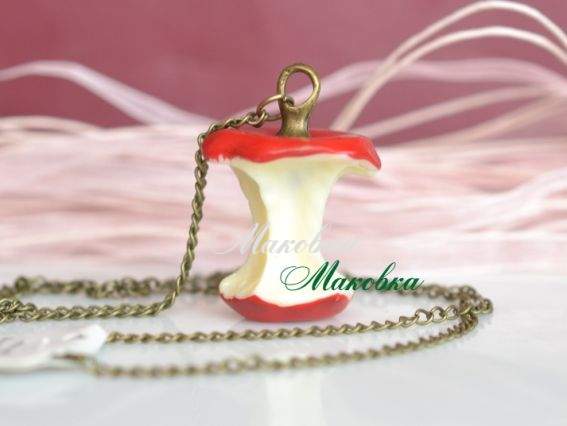 Кулон с цепочкой Яблоко надкусанное, эмаль, красное Кулон с цепочкой Яблоко надкусанное, эмаль, красное