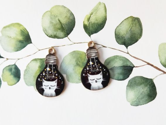 Цветная подвеска, шарм Черная лампа с белым котом, с эмалевым покрытием , 1 шт