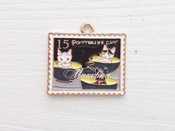 Подвеска цветная Марка с котиками эмаль, 1 шт