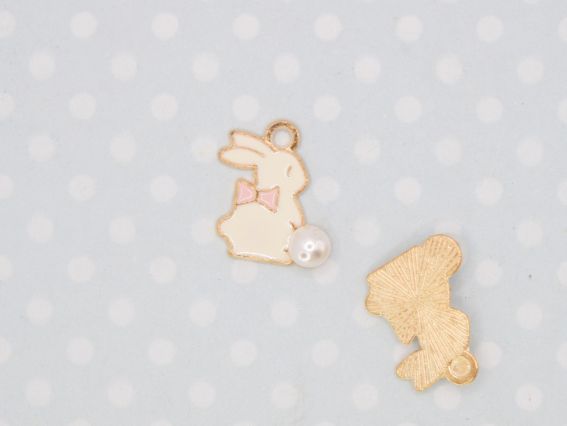 Подвеска цветная Зайчик белый с бусинкой, эмаль