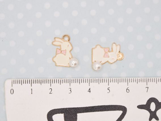 Кольорова підвіска, шарм Зайчик білий з намистинкою, з емалевим покриттям