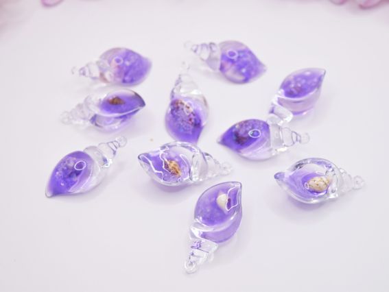 Смоляний кулон Ракушка прозора Фіолетова із натуральною мушлею у середині, розмір 39 мм
