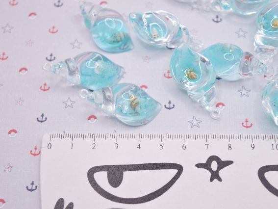 Кулон смоляной Ракушка прозрачная Бирюзовая с натуральной ракушкой внутри, размер 39 мм