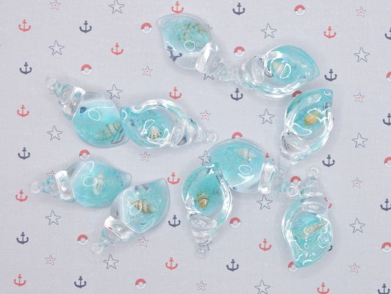 Кулон смоляной Ракушка прозрачная Бирюзовая с натуральной ракушкой внутри, размер 39 мм